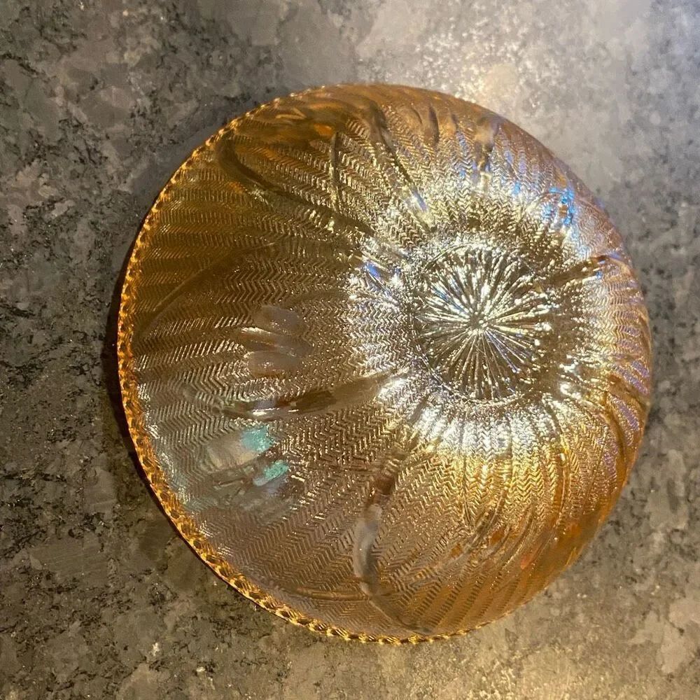Iris & Herringbone Jeannette Glass Berry Bowl - Picture 7 of 7